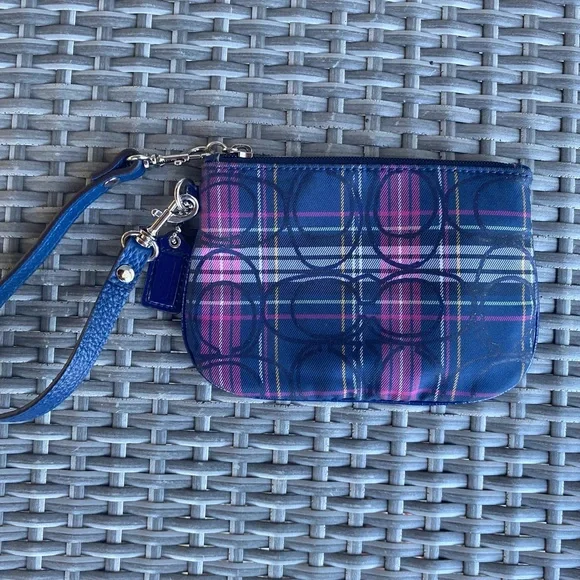 Coach Poppy RARE tartan / plaid Wristlet with Blue, purple and Pink Design Y2K - Picture 1 of 4